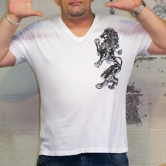 Royal Lion - V-neck WhiteT-Shirt - by Devils May Care - Unisex - Picture 3 of 7